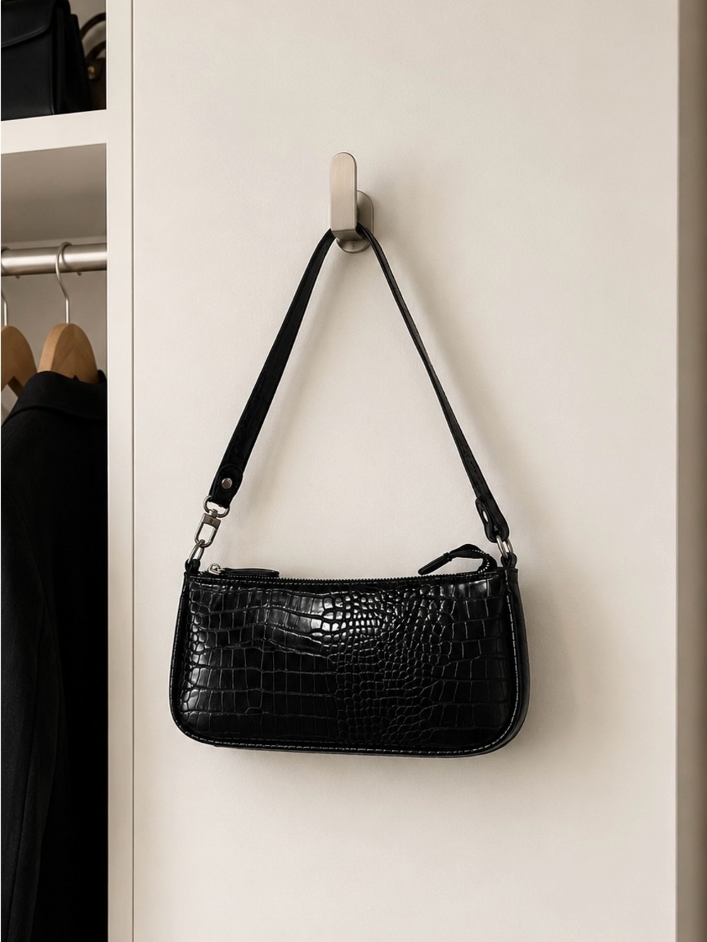 Black Croc Embossed Shoulder Bag – Like New